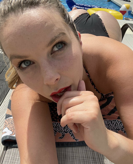 alishadrinksbeer pornstar nudes image