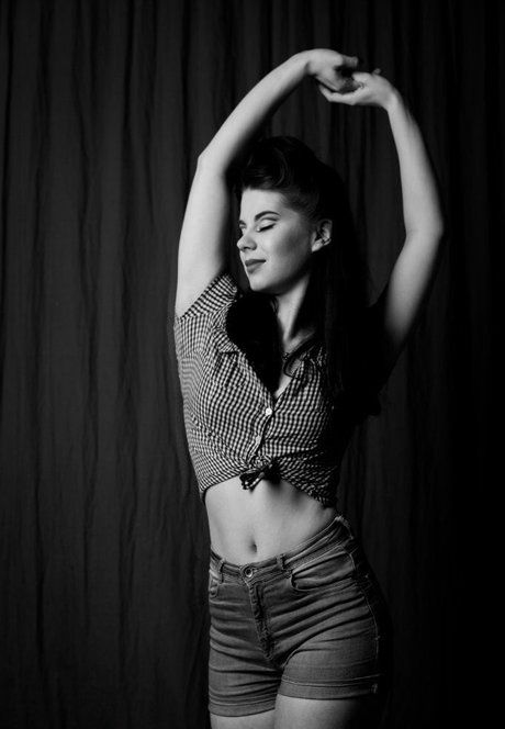 Anastasya Zelenova erotic actress pictures