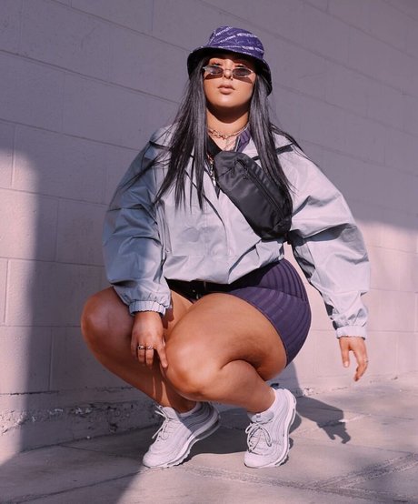 Holly Marston high quality model gallery