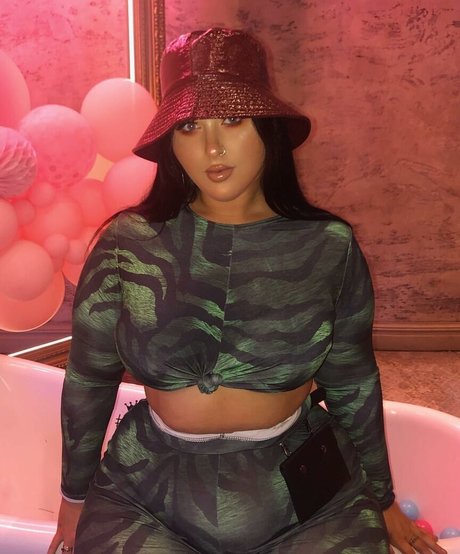 Holly Marston xxx model gallery