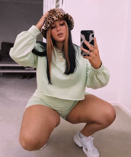 Holly Marston star hd image