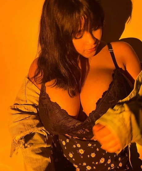 busty mom onlyfans nudes img