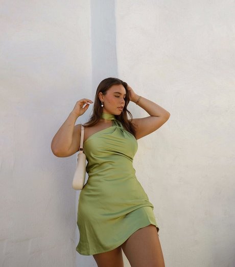 Venezia Cruz model top picture