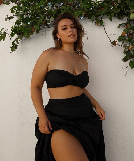 Venezia Cruz erotic actress images