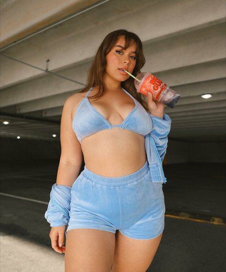 Venezia Cruz high quality model pictures