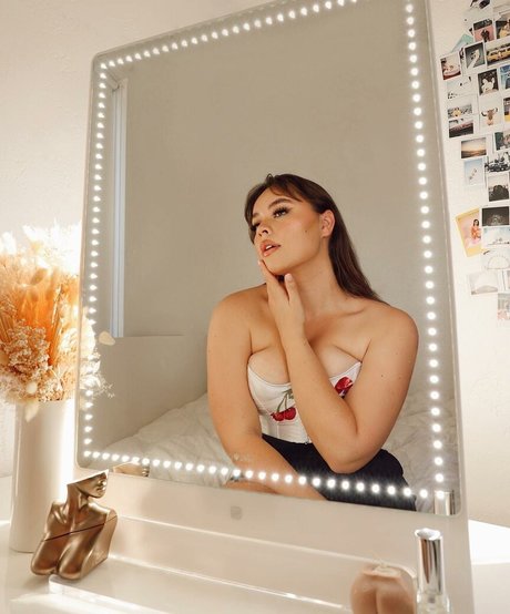 Venezia Cruz pornstar xxx archive