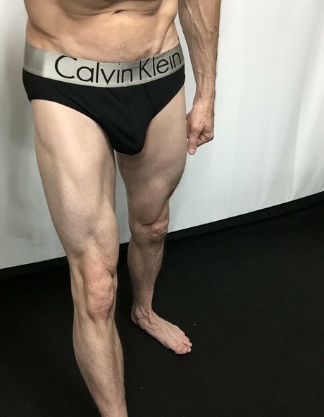 cbadonis hot star image