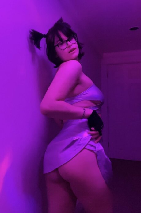 cl0wnpwuppy sexy model pic