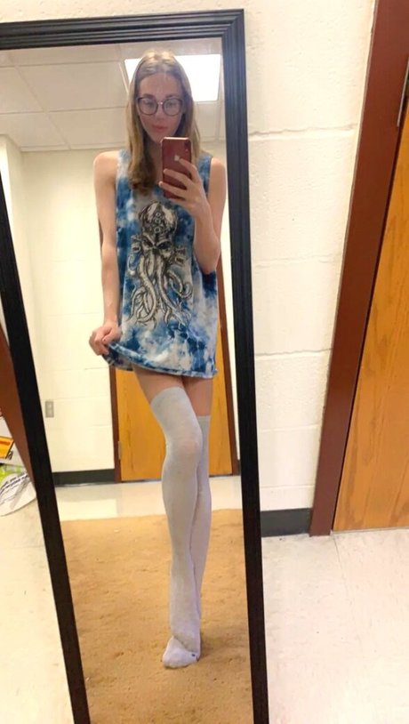 tiny asian onlyfans nude picture