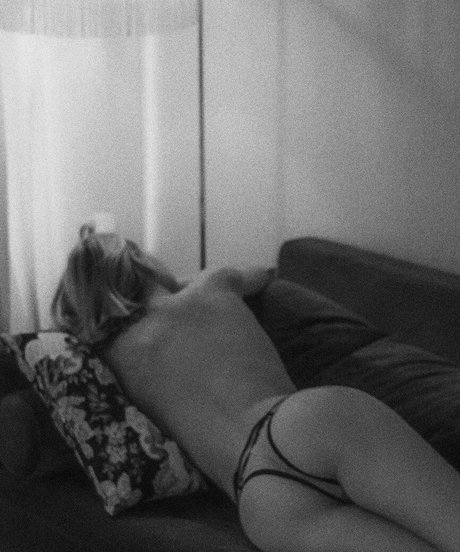 Niki Anson star beautiful photos