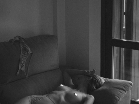 Niki Anson star hot photo