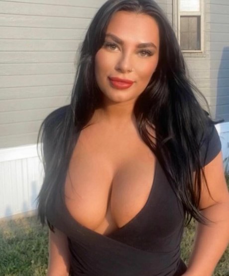 Desdearmon_ nudes model pic