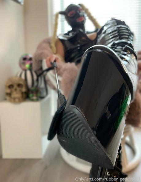 rubber goddess21 star erotic pic