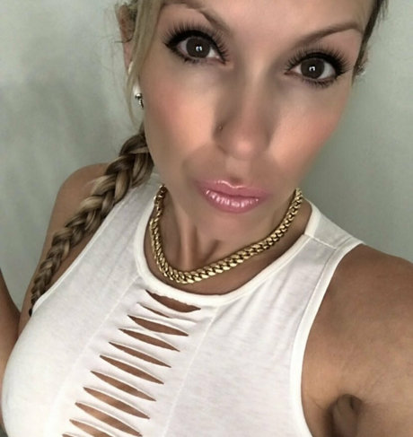 makeup artist onlyfans naked image