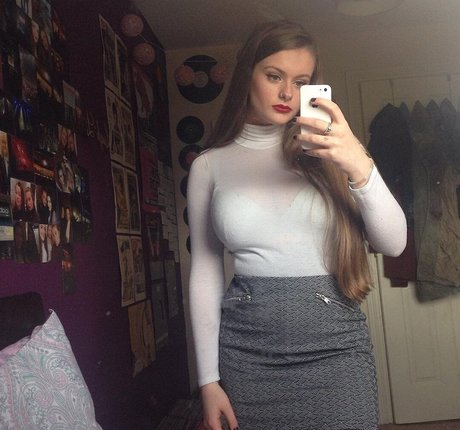 Bex McFadden nude actress pic