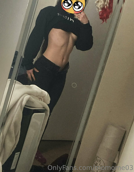 momome03 naked model pics