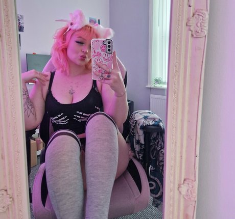 itskhloelol model pretty image