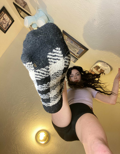 queengsoles sexy model photos