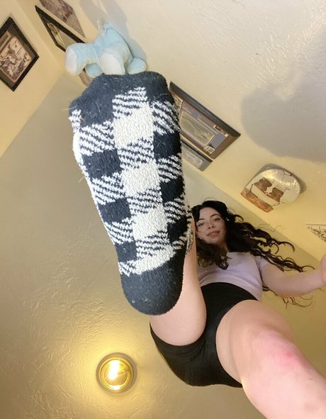 queengsoles model sexy picture