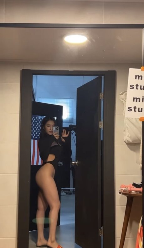 young onlyfans exclusive pic