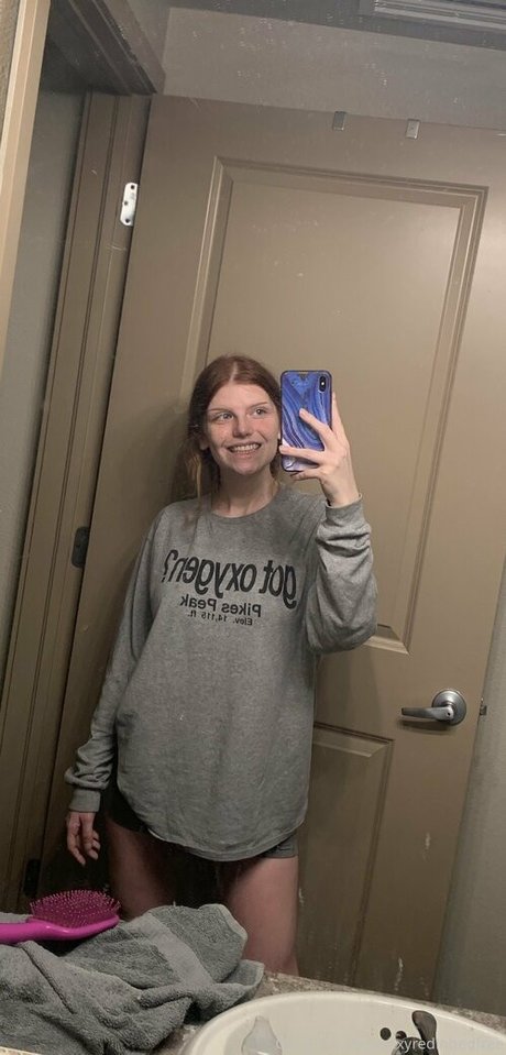 sexyredinbedfree star top photo