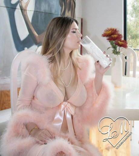 Liminal Mommy pretty model images