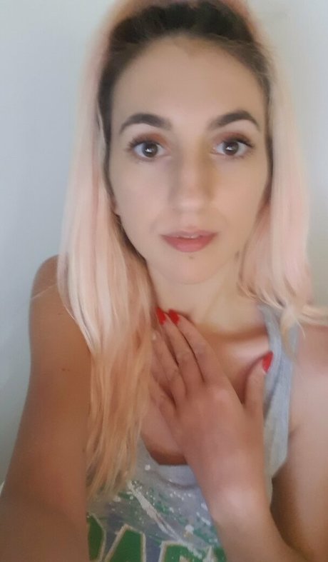 Annemanifique model adult pictures