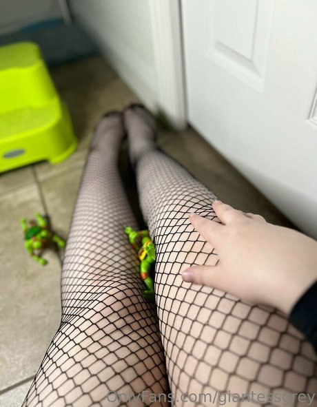 giantessgrey nudes actress gallery