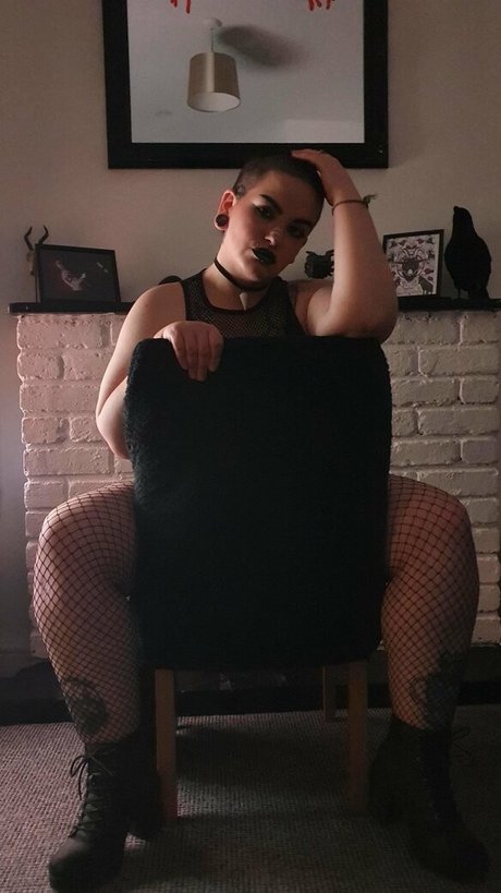 little m0th art actress photos