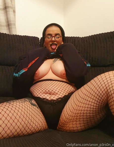 little m0th nude star image