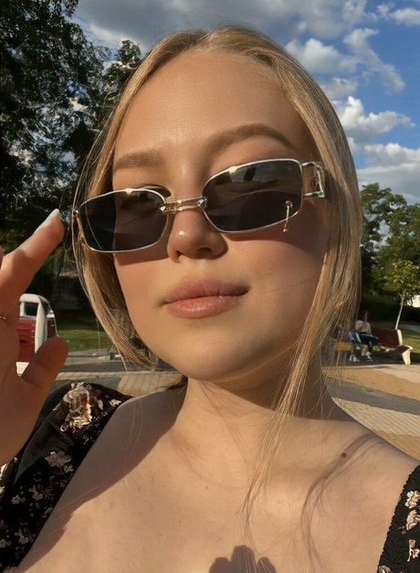 Chromatica ow model erotic image