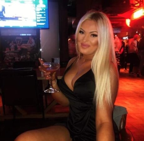 Louisa Moon star porn pic