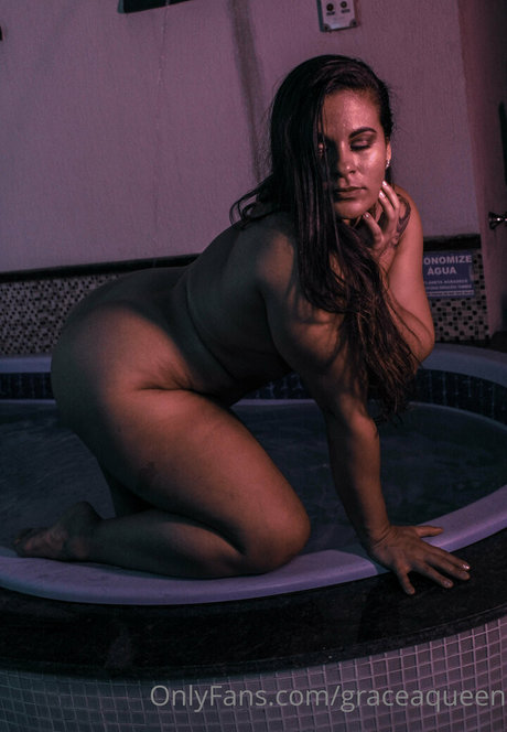 graceaqueen naked pornstar picture