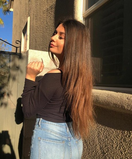 Samantha S model top photos