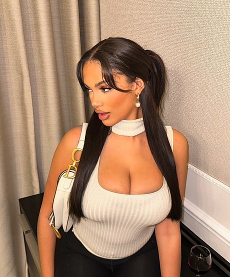 Carina Griff naked pornstar image