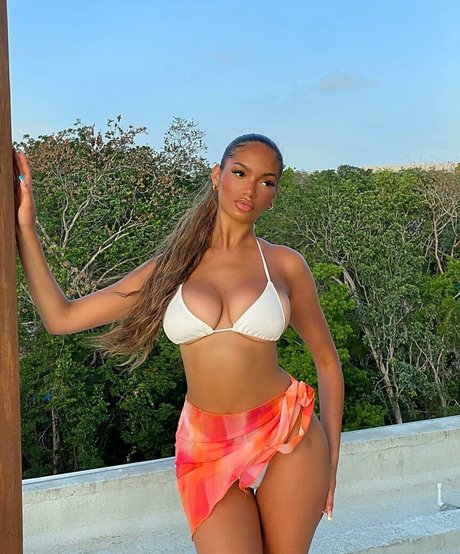 Carina Griff adult actress img