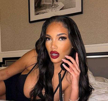 Carina Griff exclusive model img