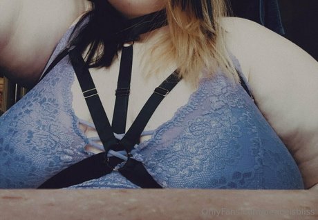 peaceisbliss model pic