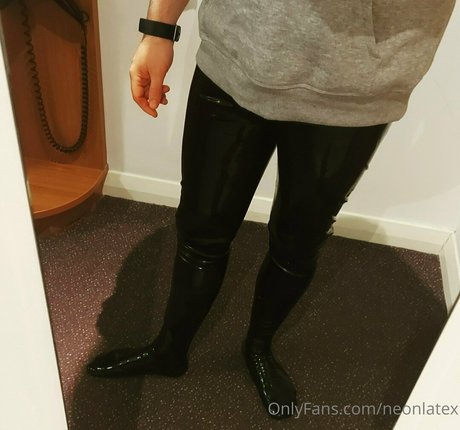 neonlatex nice actress img