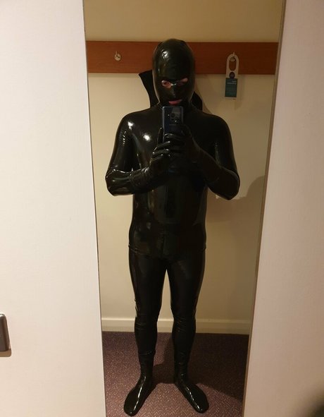 neonlatex model naked photo