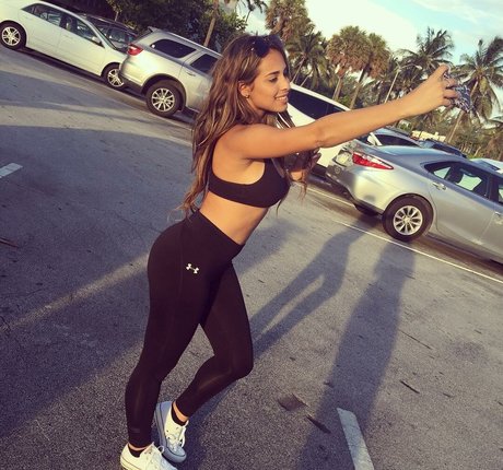 Leli Hernandez star hot image