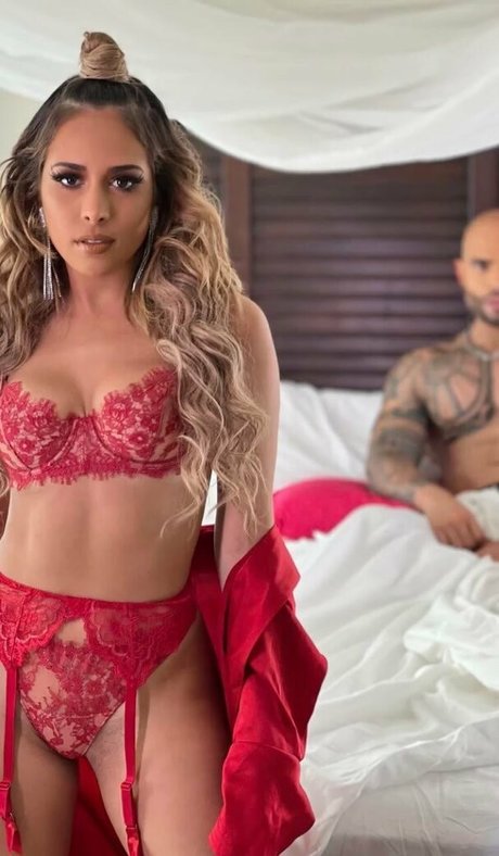 Leli Hernandez model erotic pics