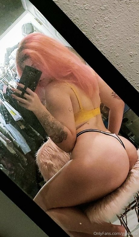 goldieee model hot image