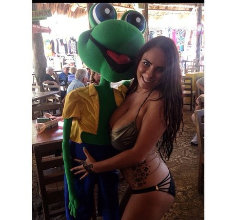 Emma Lynn Slavin naked actress photo