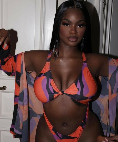 Thegirljt free model photo