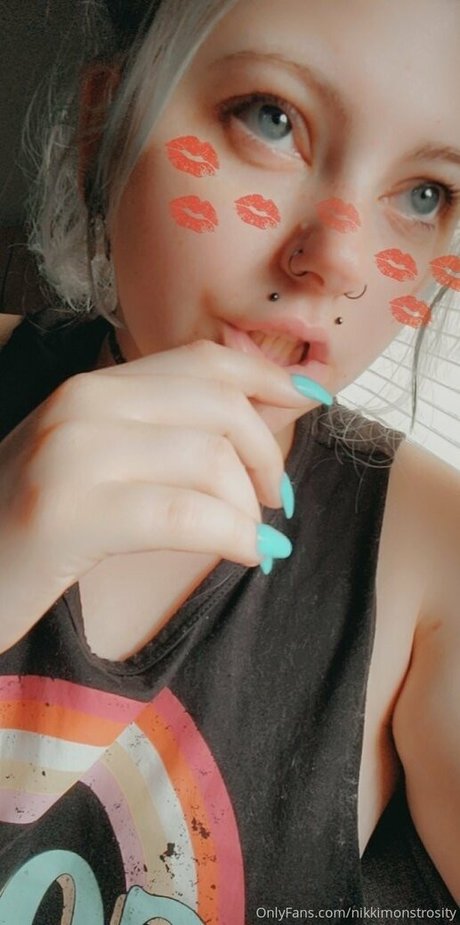 nikkimonstrosity model erotic pictures