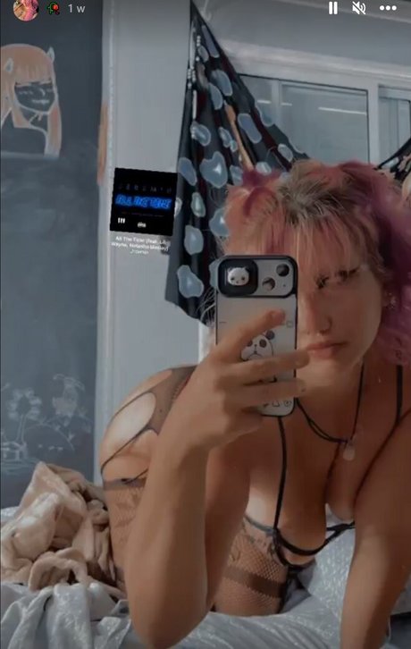 babygirlwantsdick pornstar erotic picture