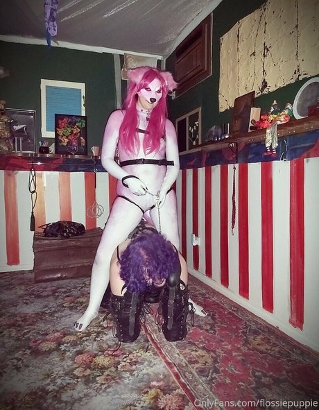 flossiepuppie model exclusive picture