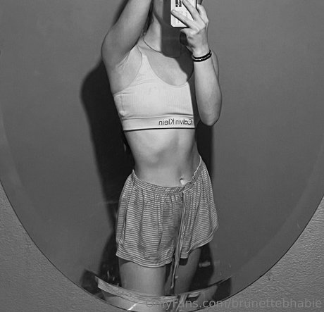 Brunettebhabie model pornographic pics