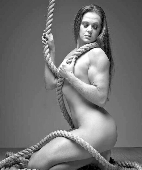 emij 32 model porn image